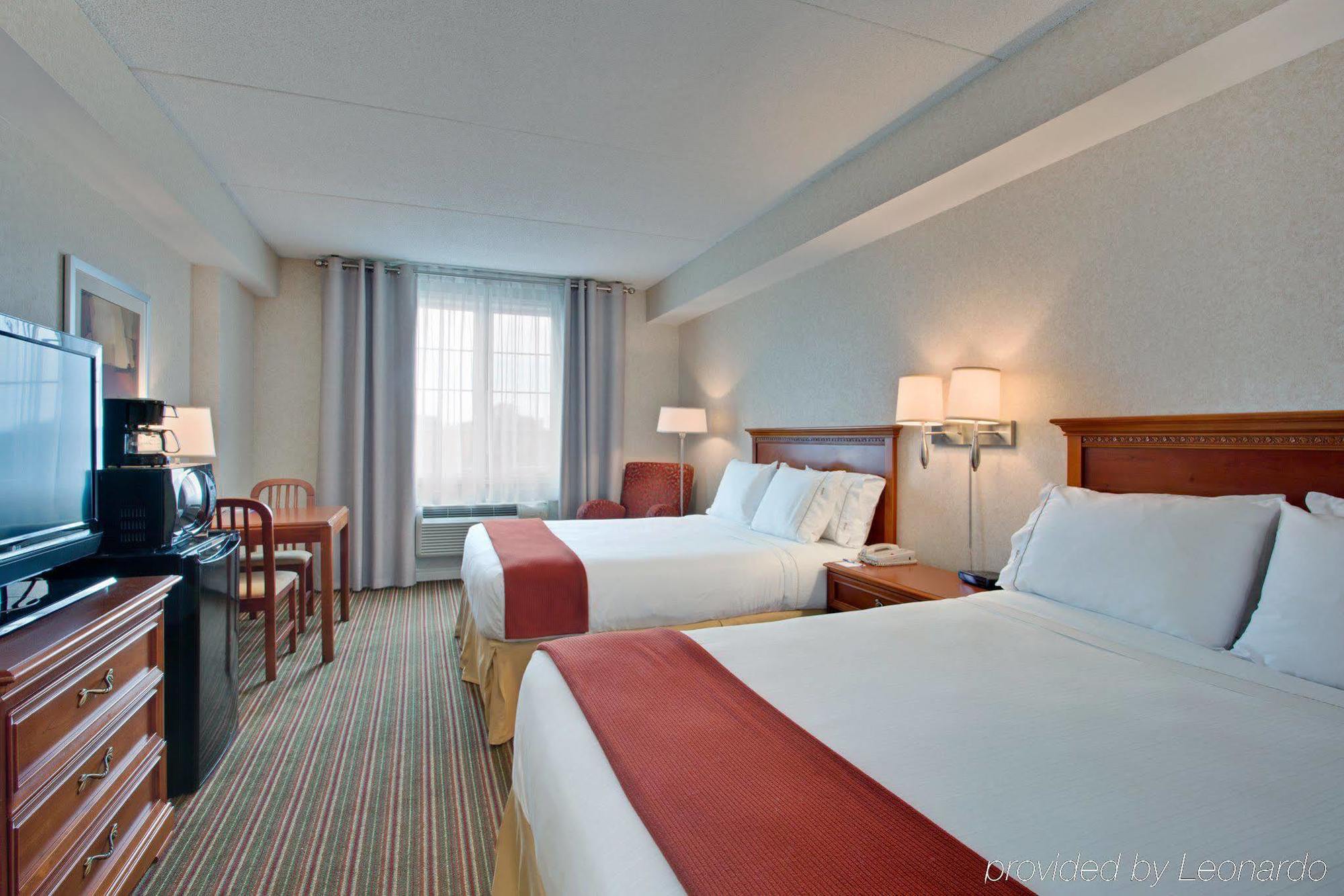 Holiday Inn Express Whitby Oshawa By Ihg Habitación foto