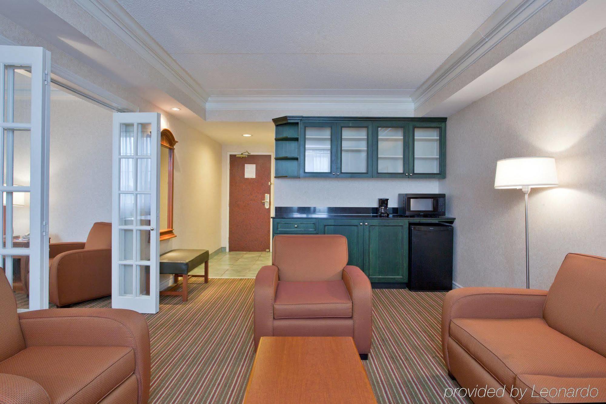 Holiday Inn Express Whitby Oshawa By Ihg Habitación foto